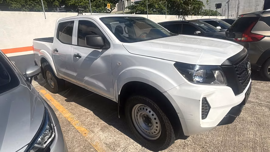 NISSAN FRONTIER 2024 NEGOCIABLE
