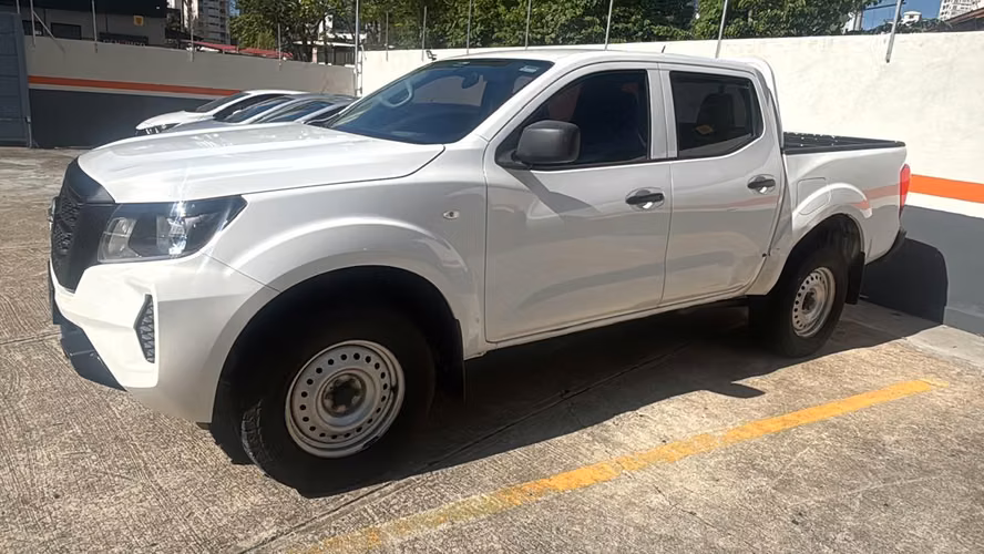NISSAN FRONTIER 2024 NEGOCIABLE