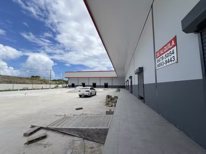 Locales comerciales en Altos de los Lagos, Colón