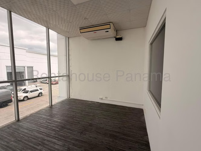 Se Alquila Galera en Parque Lefevre LA26-7090