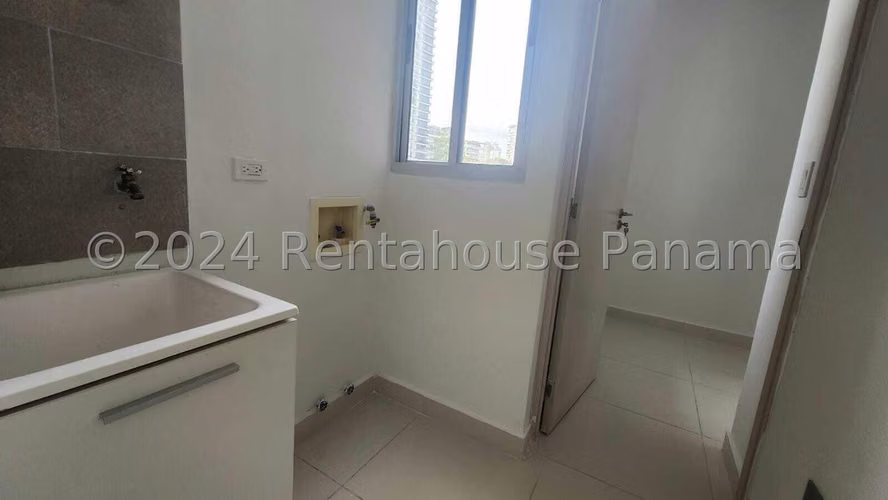 Se Vende Apartamento en Via España LA24-7048