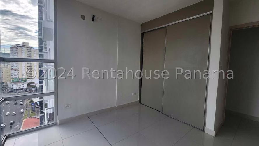 Se Vende Apartamento en Via España LA24-7048