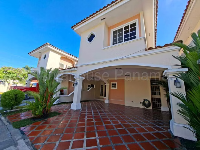 Se Vende Casa en Costa Sur MDV26-7410