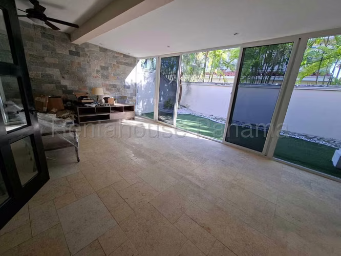 Se Vende Casa en Costa Sur MDV26-7410