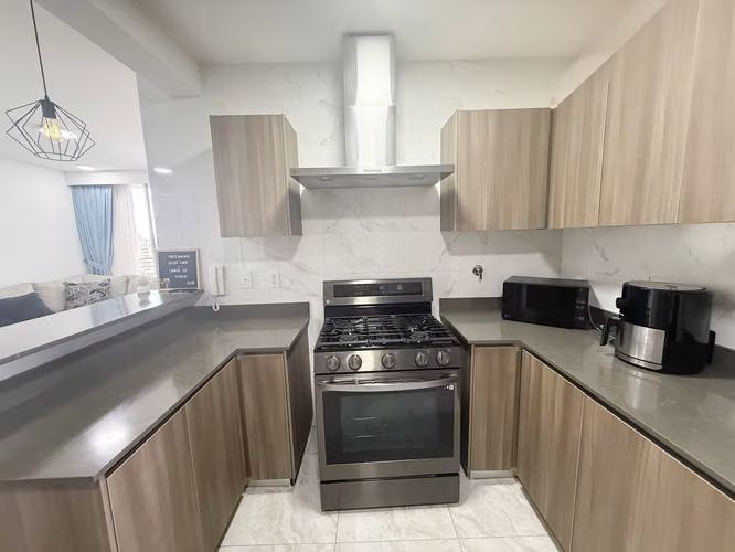 Apartamento en Piso Medio con Balcón en Luxor 400 El Cangrejo