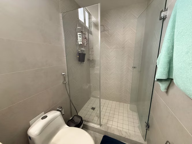 Apartamento en Piso Medio con Balcón en Luxor 400 El Cangrejo