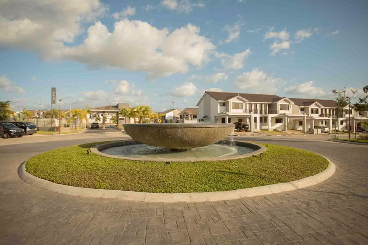 Hermosa Casa en Brisas del Golf! PH Aventura! Línea Blanca Completa! - Imagen 9