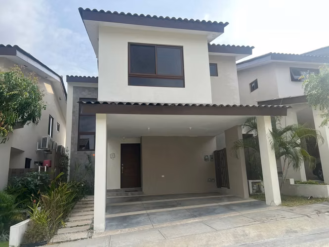 Casa en venta en Brisas del Golf Club del Golf