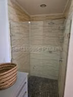 Alquiler de Apartamento con 97m2 en Obarrio PH Devono 26-7449SR