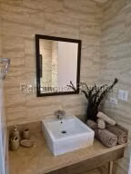Alquiler de Apartamento con 97m2 en Obarrio PH Devono 26-7449SR