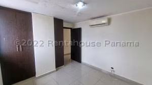 Venta de Apartamento con 128m2 en Obarrio PH Miyaki 26-3707SR