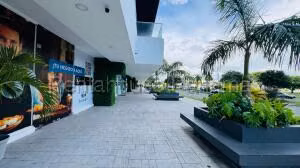 Venta de Local Comercial con 31m2 en Avenida Balboa PH The Sands 25-4611SR