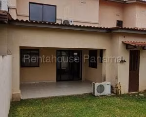 Venta de Casa con 180m2 en Panama Pacifico PH Woodlands 26-1111SR