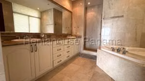 Venta de Apartamento con 295m2 en Punta Pacifica PH Pacific Point 26-5354SR