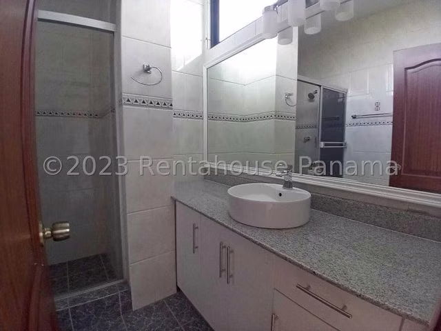 Vendo apartamento en La Cresta LF23-8904 Solo Cliente Directo