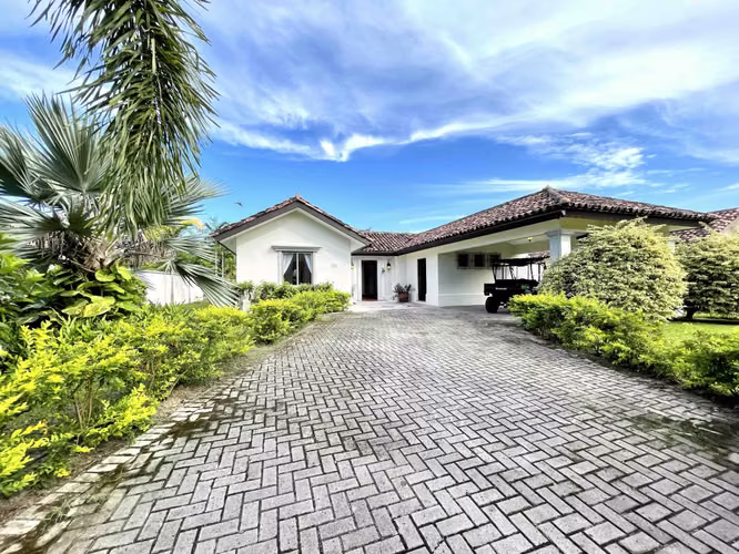 GOOD ADVENTI- HOUSE IN THE PORTALS - SALE