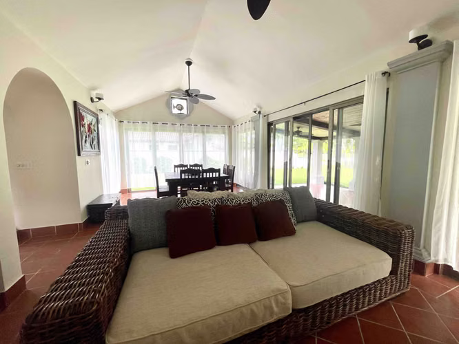 BUENAVENTURA- CASA EN LOS PORTALES- VENTA