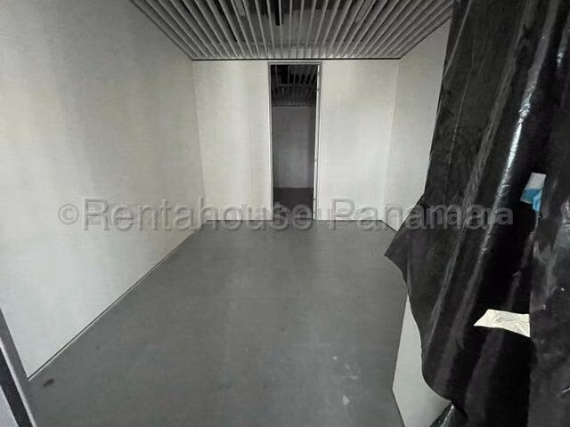 VENTA DE OFICINA EN OBARRIO MCD25-6225