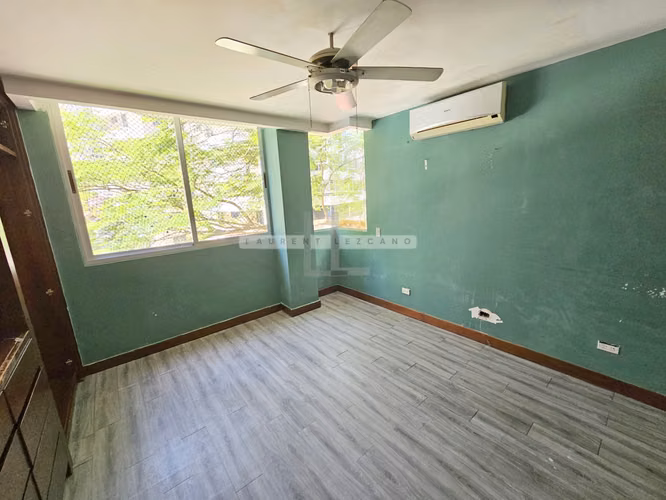 Venta de Apartamento en Royal Plaza - El Cangrejo. Haga una oferta