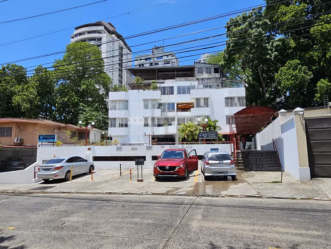 Apartment for sale in Royal Plaza - El Crajo. Make an offer