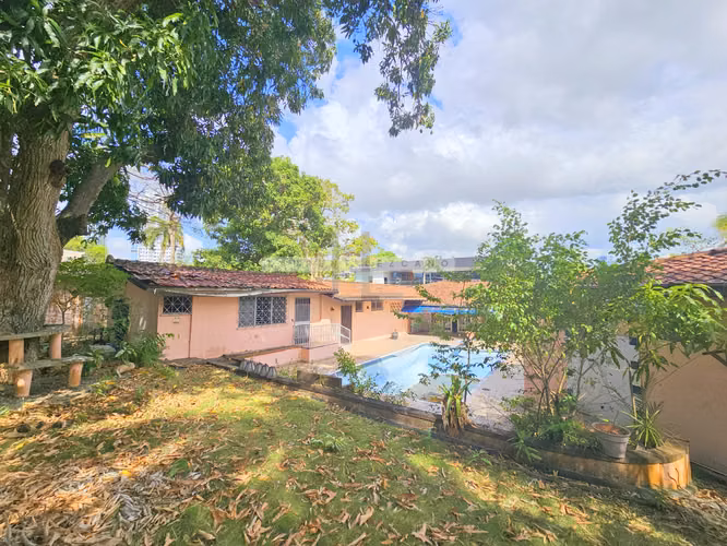 Venta Casa Altos del Golf - San Francisco 1,741 mt2 de terreno. Haga una oferta