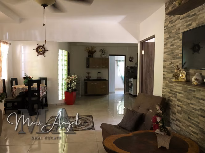VENTA DE 3 CASAS EN CORONADO – GRAN TERRENO CERCA DE LA PLAYA