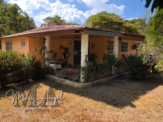 VENTA DE 3 CASAS EN CORONADO – GRAN TERRENO CERCA DE LA PLAYA