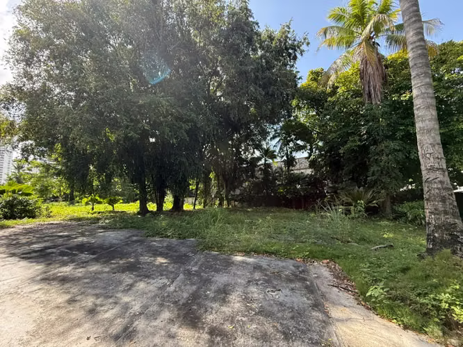 Se Vende Lote 2200m2 Doble Fachada (c69 a c70) - Negociable