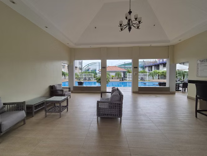 SE VENDE APARTAMENTO REMODELADO EN TORRES DE VERSALLES II COSTA SUR
