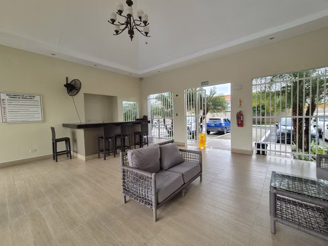 SE VENDE APARTAMENTO REMODELADO EN TORRES DE VERSALLES II COSTA SUR