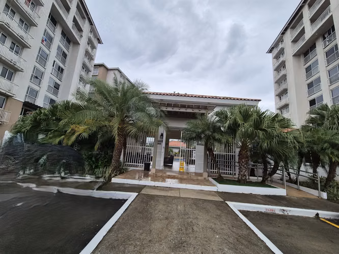 SE VENDE APARTAMENTO REMODELADO EN TORRES DE VERSALLES II COSTA SUR