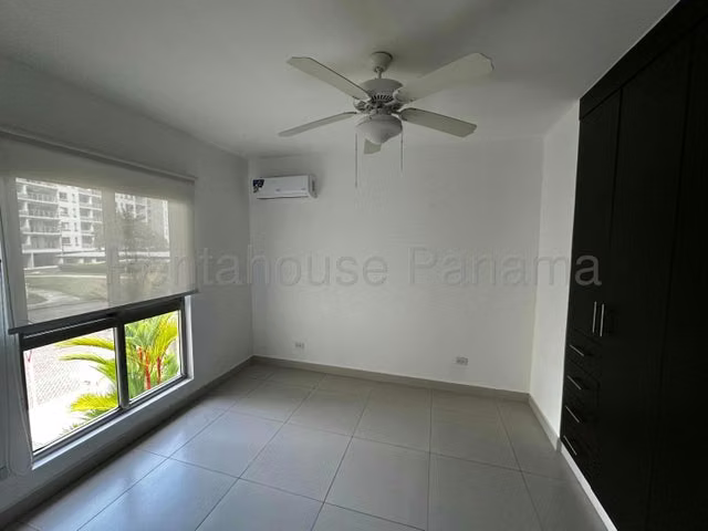 Casa en Venta en Woodlands Panama Pacifico 25YCG8846