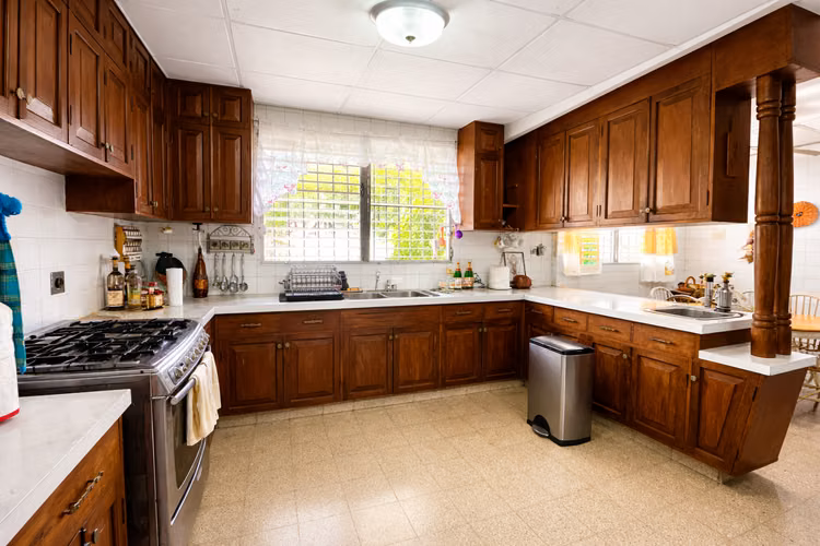 Casa Amplia en Las Cumbres, 5 Rec | 522 m² Const. | Lote 1,043 m²