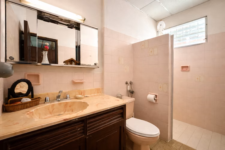Casa Amplia en Las Cumbres, 5 Rec | 522 m² Const. | Lote 1,043 m²