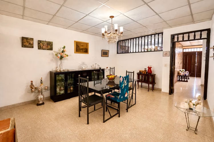 Casa Amplia en Las Cumbres, 5 Rec | 522 m² Const. | Lote 1,043 m²