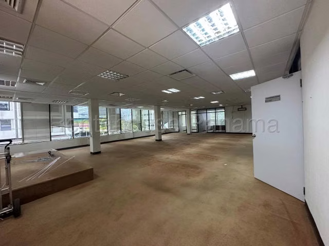 Alquiler de oficinas en Obarrio $14xM2 - Imagen 13
