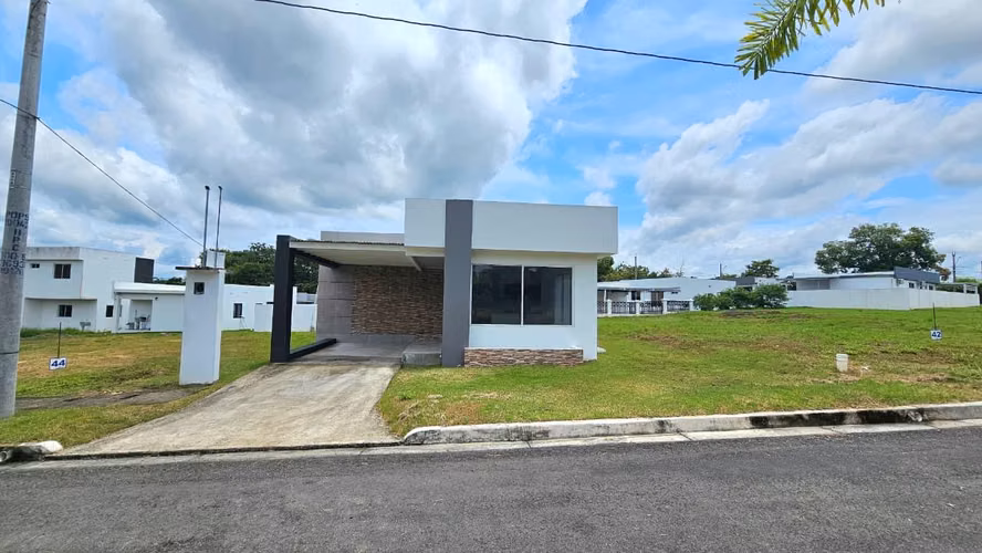 (2)- GREAT OPPORTUNITY! HOUSE FOR SALE NEAR SANTIAGO – IDEAL FOR LIVING OR INVESTMENT