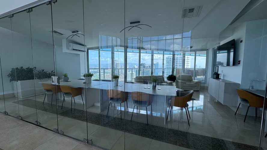 Exclusividad y Vista al Mar en PH Riverside – Costa del Este
