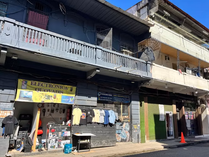 Se vende local comercial en CASA MACKAY, CASCO VIEJO (A-Mo)