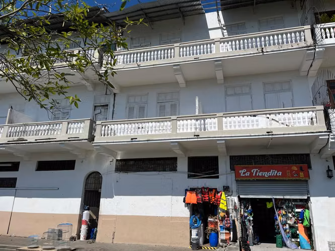 Building for Sale in Casco Viejo (A-Mo)