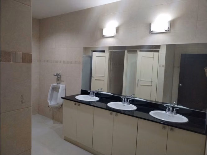 ALQUILER LOCAL COMERCIAL AVENIDA BALBOA 1374M2 VILLA DEL MAR MLD