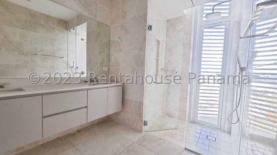 Apartamento en Alquiler con Vista Al Mar en Punta Pacifica 26*7469Mfk