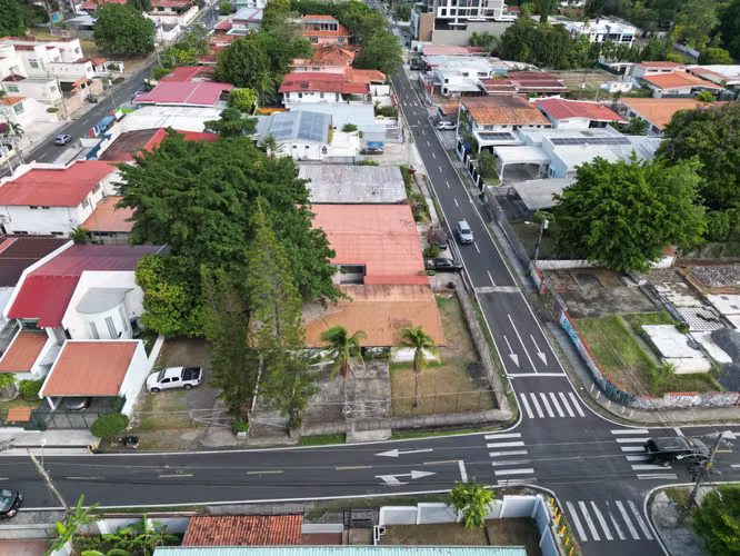 Venta de Terrenos con Casas en San Francisco, 2,053m²