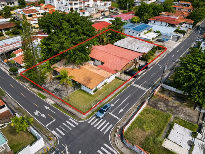 Venta de Terrenos con Casas en San Francisco, 2,053m²