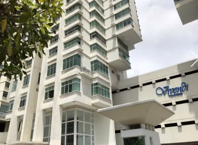 Se vende apartamento en Plaza Edison con 2 estacionmientos