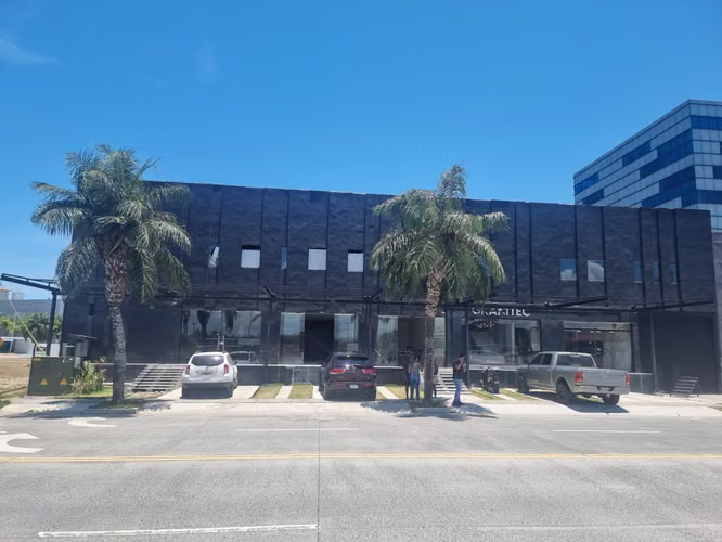 Alquiler de Local Comercial en Santa María Business District, 600m²