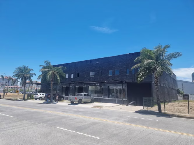 Alquiler de Local Comercial en Santa María Business District, 600m²