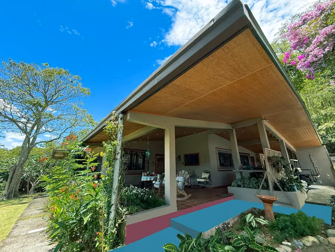 Casa en Boquete con Vista a la Montaña