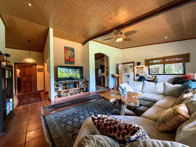 Casa en Boquete con Vista a la Montaña