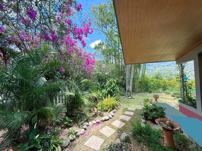 Casa en Boquete con Vista a la Montaña